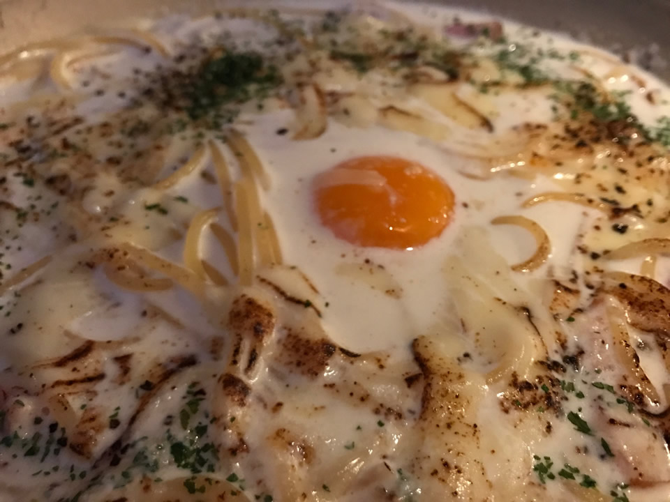 タントタントの鉄鍋パスタ 接写